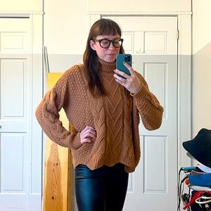 Soft pink/beige sweater with scalloped hem and turtleneck M/L